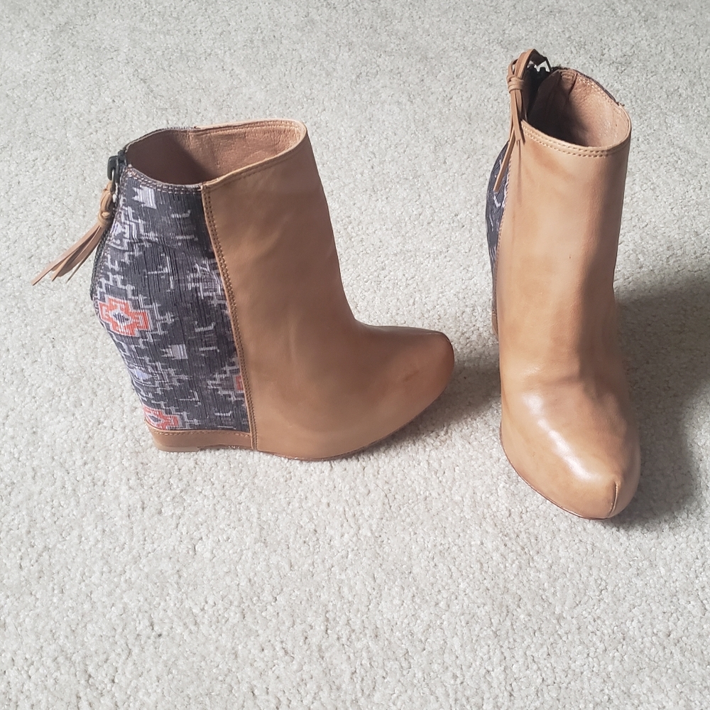 Boots - Picture 4 of 4